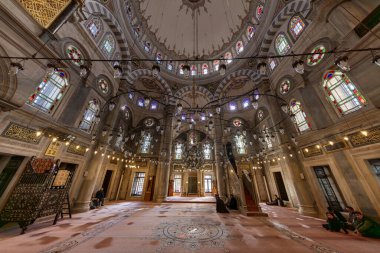 Laleli Camii 'nin de bir lale camisi vardı. Dışarıdan ateş edilmiş. De ki: O, inananlar için doğru yolu gösteren bir kılavuzdur. Osmanlı