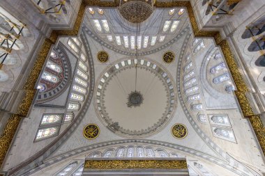 Türkiye 'nin İstanbul kentindeki Kapalı Çarşı yakınlarındaki Nuruosmaniye Camii' nin güzel bir manzarası
