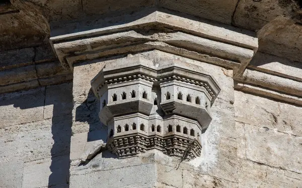 3. Mustafa 'nın mezarındaki kuş kafesi, İstanbul