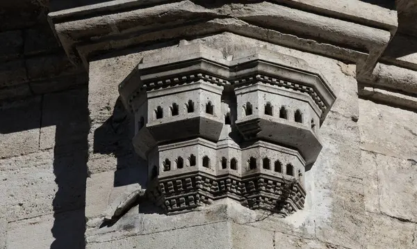 3. Mustafa 'nın mezarındaki kuş kafesi, İstanbul