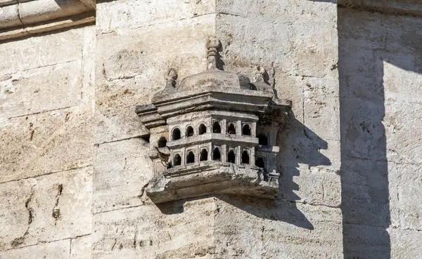 3. Mustafa 'nın mezarındaki kuş kafesi, İstanbul