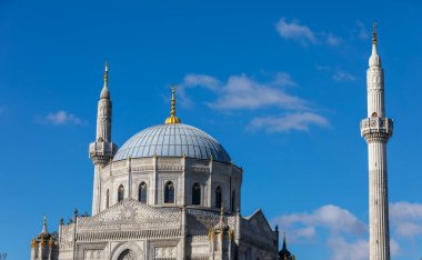 İstanbul, Aksaray 'da bulunan 19. yüzyıldan kalma Osmanlı İmparatorluk Camii Pertevniyal Valide Sultan Camii' nin iç ayrıntıları.