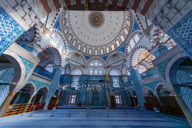 İstanbul 'daki Rustem Pasa Camii' nin içi. Meşhur Rustem Paşa camii. Iznik mavisi fayanslar. Rustem Pasa Camii Çok güzel ve klasik