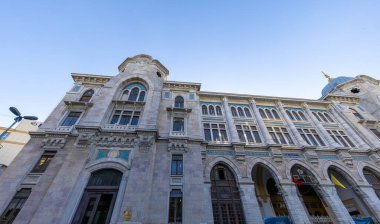 İstanbul, Türkiye 'deki Tarihi Buyuk Postahane Binası manzaralı