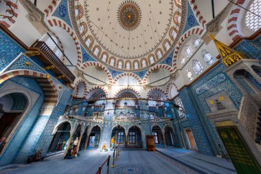 İstanbul 'daki Rustem Pasa Camii' nin içi. Meşhur Rustem Paşa camii. Iznik mavisi fayanslar. Rustem Pasa Camii Çok güzel ve klasik