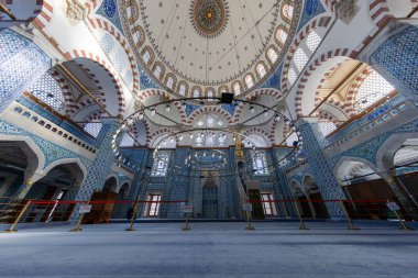 İstanbul 'daki Rustem Pasa Camii' nin içi. Meşhur Rustem Paşa camii. Iznik mavisi fayanslar. Rustem Pasa Camii Çok güzel ve klasik