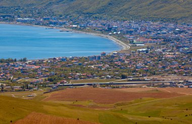 Türkiye 'nin Bitlis ilindeki Van Gölü ve Tatvan kasabasına bakın