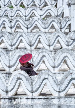 Hsinbyume 'un beyaz geçidi Mingun Pagoda, Mandalay, Myanmar yakınlarında yer almaktadır..