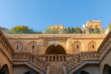 Türkiye 'nin güneydoğusunda yer alan Mardin Şatosu ile Eski Mardin' in (Eski Mardin) antik ve taş evleri