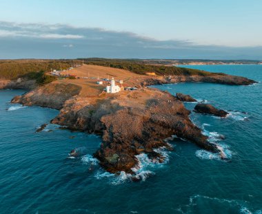 Sinop 'taki Inceburun Deniz Feneri. Hindi. Inceburun Türkiye 'nin en kuzey noktasıdır. İnsansız hava aracı ile hava saldırısı.