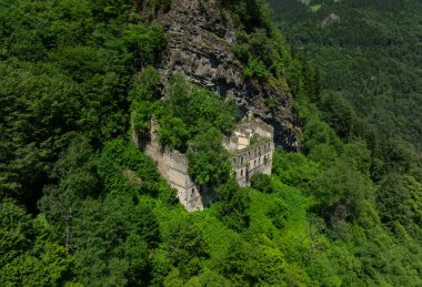 Vazelon Manastırı Trabzon Macka 'da kullanılmayan tarihi bir manastır..