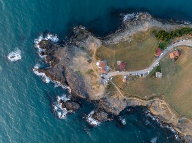 Sinop 'taki Inceburun Deniz Feneri. Hindi. Inceburun Türkiye 'nin en kuzey noktasıdır. İnsansız hava aracı ile hava saldırısı.