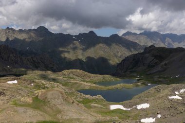 Ispir Yedigoller, Türkiye 'nin el değmemiş coğrafyalarından biri olan Ovit Dağı' nın güney yamaçları, volkanik gölleriyle keşfedilmesi gereken bir bölge. Erzurum, Türkiye.