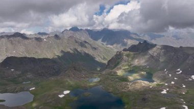 Ispir Yedigoller, Türkiye 'nin el değmemiş coğrafyalarından biri olan Ovit Dağı' nın güney yamaçları, volkanik gölleriyle keşfedilmesi gereken bir bölge. Erzurum, Türkiye.