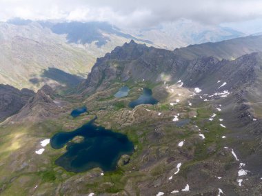 Ispir Yedigoller, Türkiye 'nin el değmemiş coğrafyalarından biri olan Ovit Dağı' nın güney yamaçları, volkanik gölleriyle keşfedilmesi gereken bir bölge. Erzurum, Türkiye.