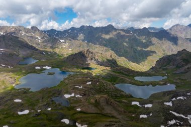Ispir Yedigoller, Türkiye 'nin el değmemiş coğrafyalarından biri olan Ovit Dağı' nın güney yamaçları, volkanik gölleriyle keşfedilmesi gereken bir bölge. Erzurum, Türkiye.