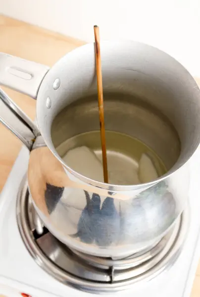 stock image Woman melting, melting and stirring soy vegetable wax for biodegradable candles, vegetable waxes, organic. Small businesses, female businesses.