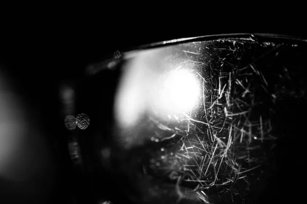 Macro Van Het Gekrulde Oppervlak Van Een Gepolariseerde Zonnebril Lens — Stockfoto