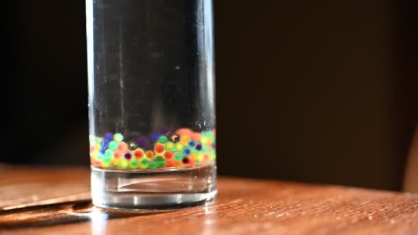 Time Lapse Video Water Beads Expanding Glass High Quality Footage — Stock Video