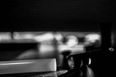 Kabzalı, neon bıçaklı, ses panelli ve kontrol çipli bir aletten lazer kılıcı yapmak için çeşitli parçalar. - Evet. Yüksek kalite fotoğraf