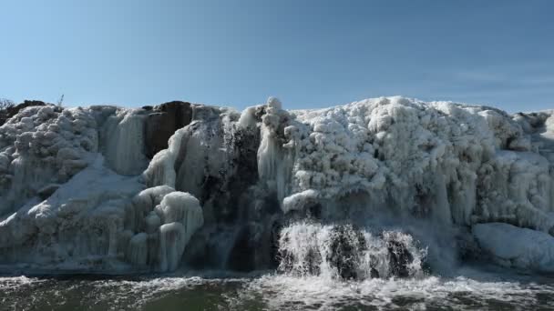 Laag Uitzicht Sioux Falls Park Met Sneeuw Ijs Waterval Hoge — Stockvideo
