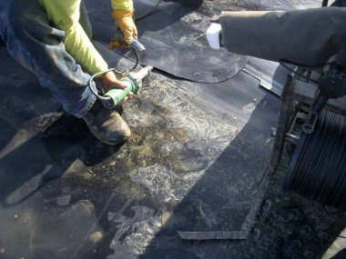 HDPE atık depolama yaması kötü kaynak dikişine monte edildi. Yüksek kalite fotoğraf