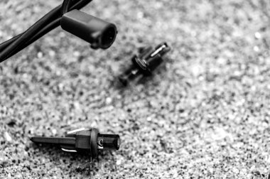 Bir fiyaskoyu tamir etmek için bir dizi Noel ışığının ampulünü değiştirmeye odaklan. - Evet. Yüksek kalite fotoğraf