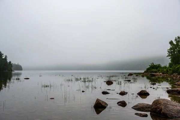 Νερά Άκρη Της Λίμνης Του Ιορδάνη Στην Acadia National Park — Φωτογραφία Αρχείου