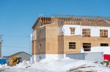 İnşaat halindeki çok aileli bir apartmanın zemin katı manzarası. Yüksek kalite fotoğraf