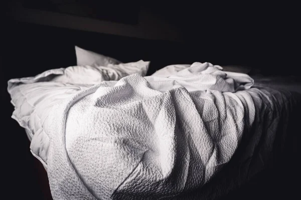 Crumpled Sheets Hotel Bed Morning High Quality Photo — Stock Photo, Image