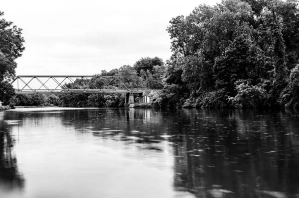 位于纽约州罗切斯特市外的伊利运河小径上的绿道 高质量的照片 — 图库照片
