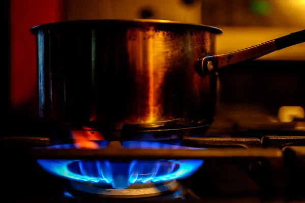 Quemador Gas Natural Una Cocina Cabina Calentando Una Olla Metal — Foto de Stock