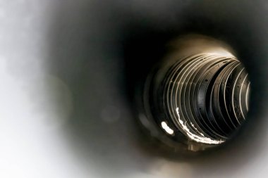 Siyah HDPE kıvrımlı esnek fayans borusunun içine bak. Yüksek kalite fotoğraf