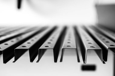 Kalıcı tatil hafif metal kanalları kurulacak. - Evet. Yüksek kalite fotoğraf