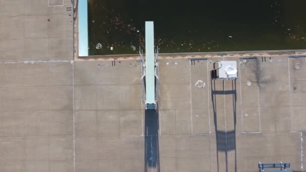 Vista Drone Uma Piscina Winterizada Vazia Drenada Imagens Alta Qualidade — Vídeo de Stock