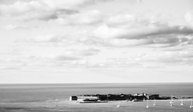 Kuru Tortugas Ulusal Parkı 'ndaki Jefferson Kalesi' nin deniz uçağı manzarası. Yüksek kalite fotoğraf