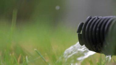 Su boşaltma borusundan ses çıkmayan 4K Video. - Evet. Yüksek kalite 4k görüntü
