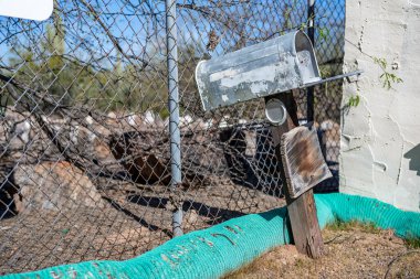 Stormwater kontrol planlarını yüklemek için kullanılan bir şantiyedeki posta kutusu. Yüksek kalite fotoğraf