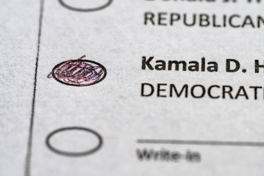 Sioux Falls, Güney Dakota, ABD - 8.18.2024: Kamala Harris 'e oy veren 2024 başkanlık oylaması. Yüksek kalite fotoğraf