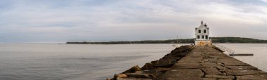 Rockland Kırık Su Deniz Feneri, Maine Körfezi 'ndeki limandan geçiyor. Yüksek kalite fotoğraf