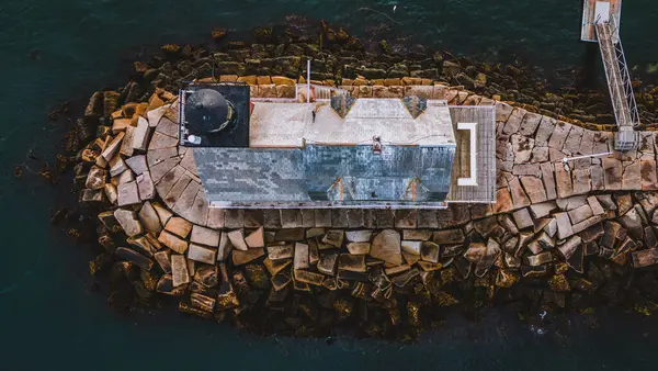 Maine Körfezi 'ndeki Rockland Breakwater Deniz Feneri' nin doğrudan manzarası. Yüksek kalite fotoğraf