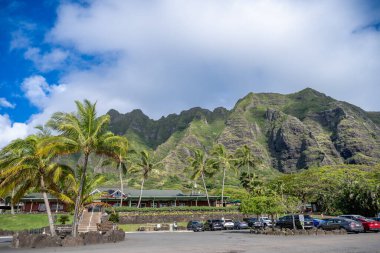 Kaneohe, Hawaii, ABD - 4.21.2025: Kualoa Çiftliği ana girişi ve başlangıç noktası. - Evet. Yüksek kalite fotoğraf