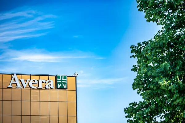 Sioux Falls, Güney Dakota, ABD - 5.15.2025: Avera sağlık binası. Yüksek kalite fotoğraf