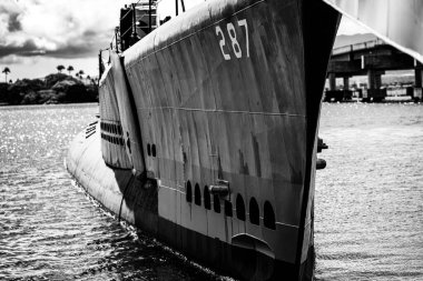 Pearl Harbor, Hawaii, ABD - 4.22.2025: USS Bowfin denizaltısı yüzen bir müze olarak kenetlendi. - Evet. Yüksek kalite fotoğraf 