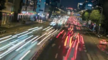 Araba trafiği gece görüş açısını yükseltti. Yana kayma etkisi, Chengdu, Sichuan bölgesi, Çin