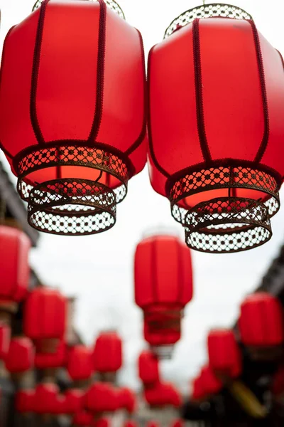 Rode Chinese Lantaarns Hangen Een Straat Luodai Chengdu Provincie Sichuan — Stockfoto