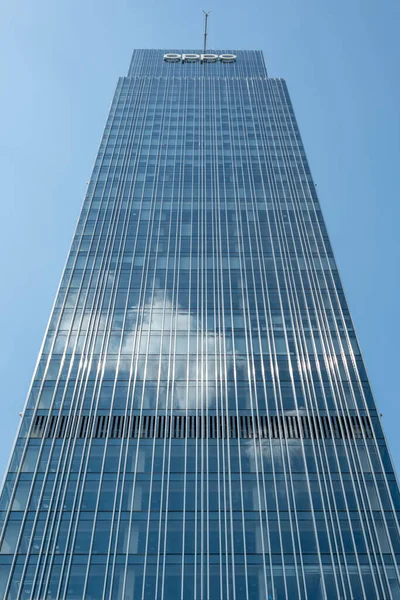 四川省 2023 青空に対するアポタワー — ストック写真