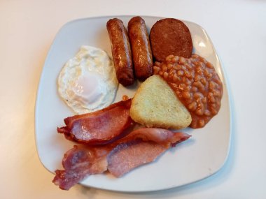 Her çeşit yiyecek.