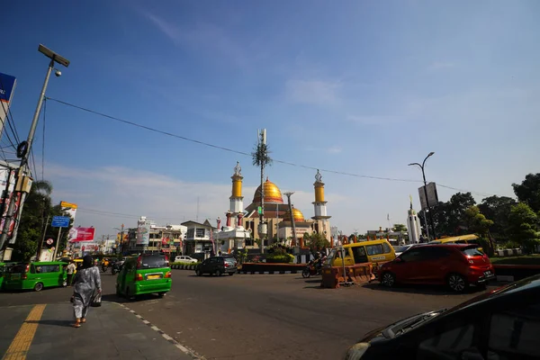 2022年7月28日 印度尼西亚西爪哇 苏加布米 清澈蓝天的苏加布米或阿贡苏加布米清真寺 — 图库照片
