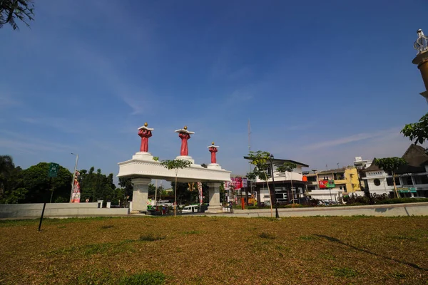 인도네시아 자바의 수카부미 2022 하늘로 아침에 수카부미 광장에서 연꽃이 그려진 — 스톡 사진